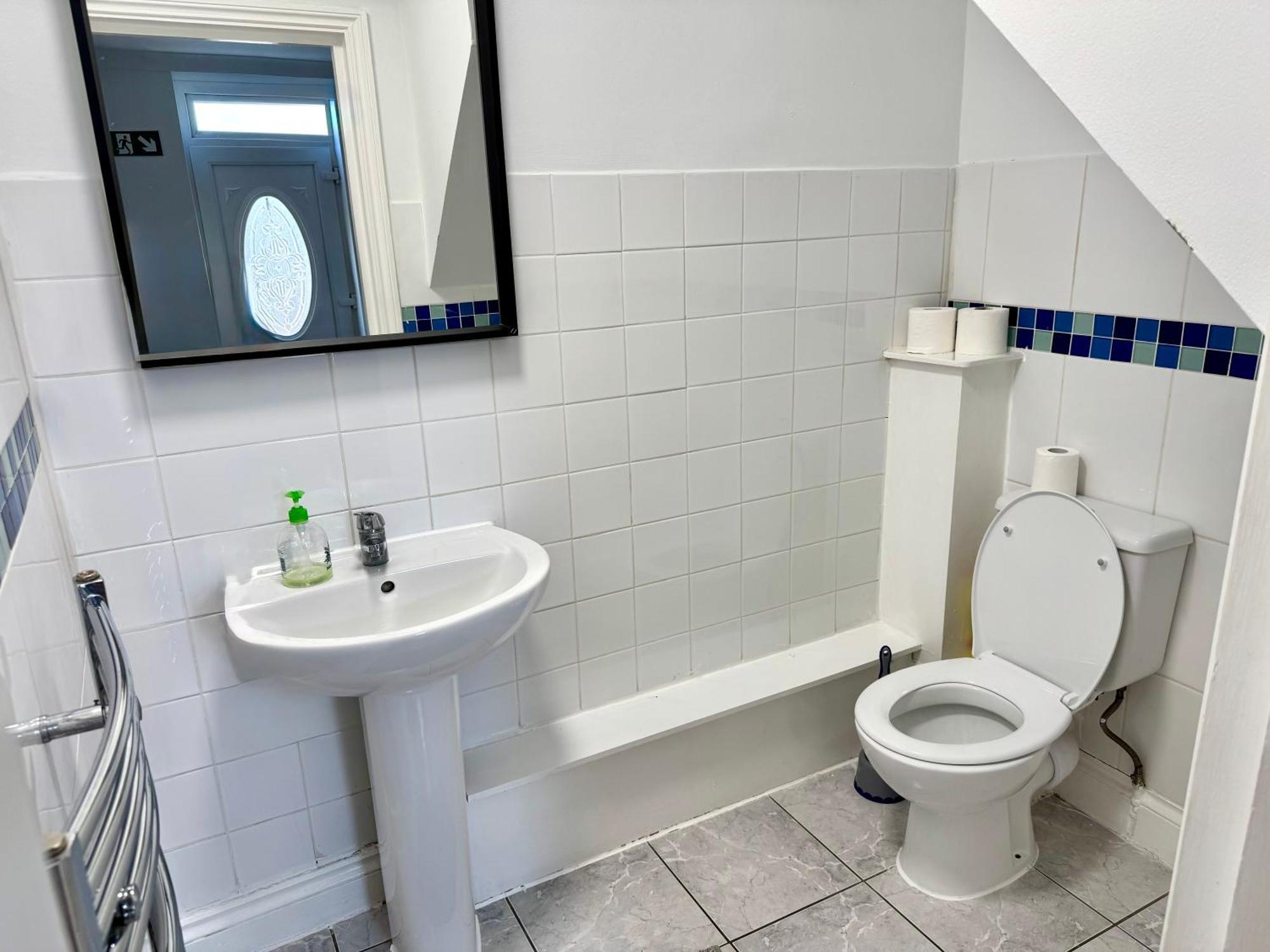3 Bedrooms Spacious House, Separate Reception, 2 Full Bathrooms, Parking, Garden 伦敦 外观 照片